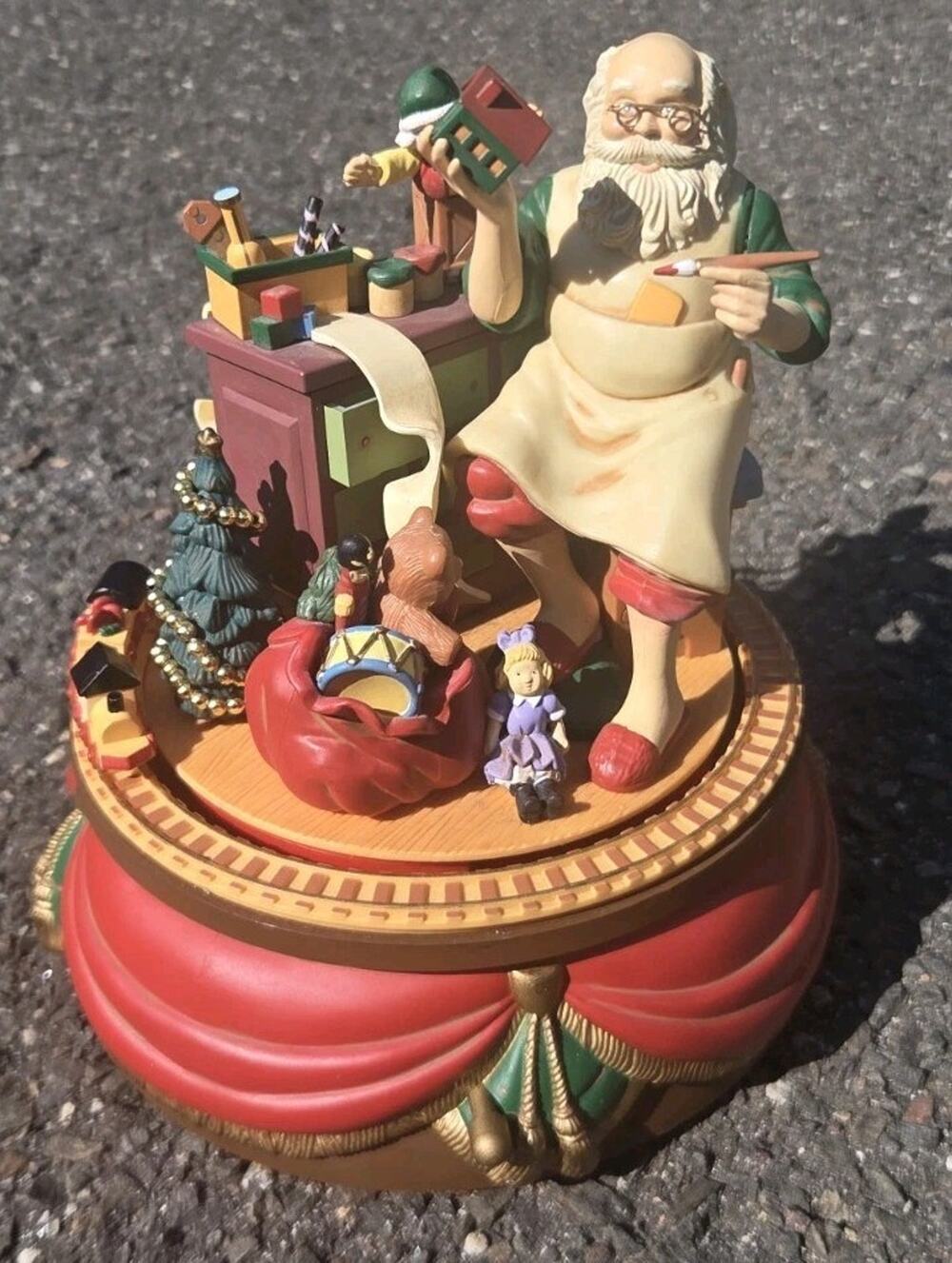 Santa’s Best Music Box Animated 1993 Vintage Christmas Santa is Coming to Town
